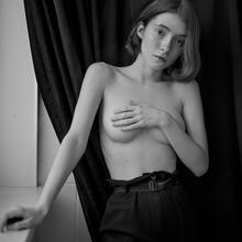  Nude