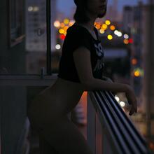  Nude