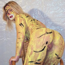  Nude