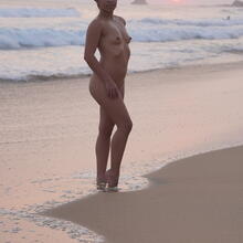  Nude
