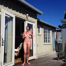  Nude