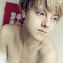  Nude
