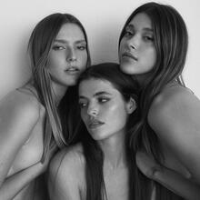  Nude