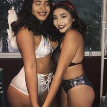  Nude