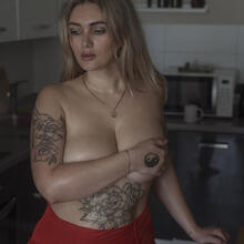  Nude