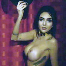  Nude