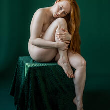  Nude