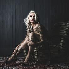  Nude