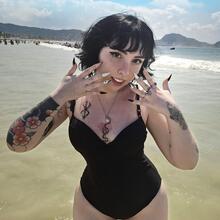  Nude