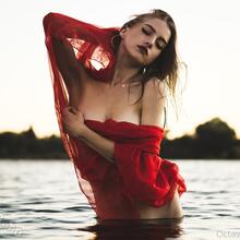  Nude