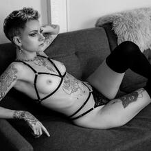  Nude