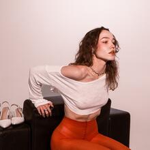  Nude