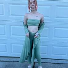  Nude