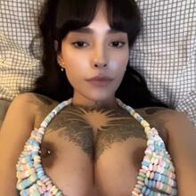  Nude