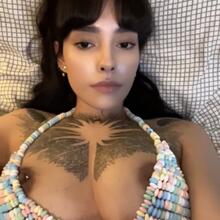  Nude