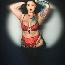  Nude