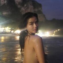  Nude