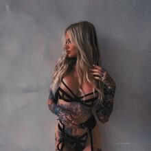  Nude