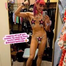  Nude