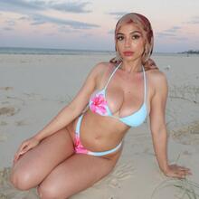  Nude
