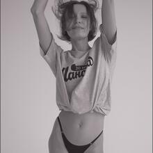  Nude