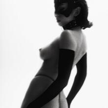  Nude