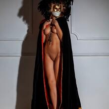  Nude