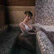  Nude