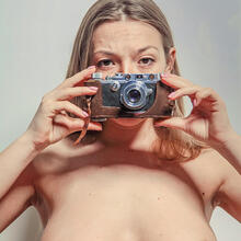  Nude
