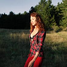  Nude