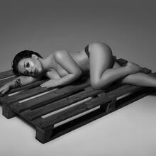  Nude