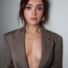  Nude