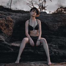  Nude