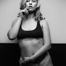  Nude