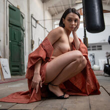  Nude