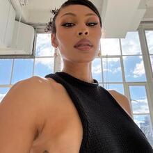  Nude