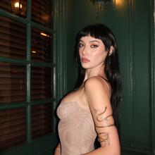  Nude