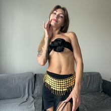  Nude