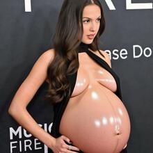  Nude