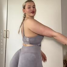  Nude