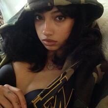  Nude