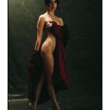  Nude
