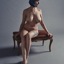  Nude