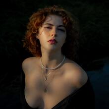  Nude