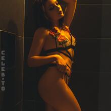  Nude
