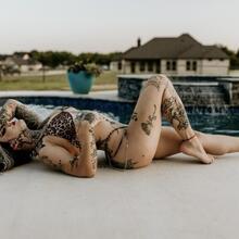  Nude