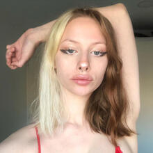  Nude