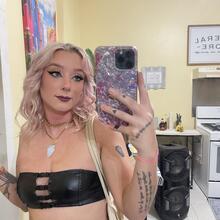 Nude