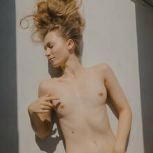  Nude