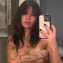  Nude